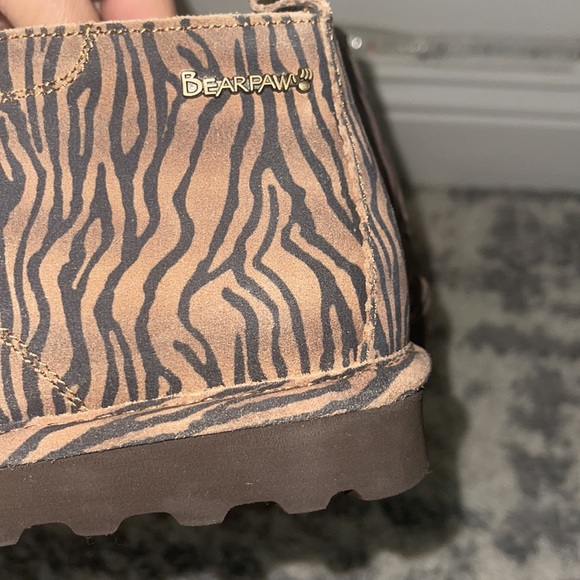 For winter Brand new Bear paw size 7 brown with black stripes - Picture 4 of 5